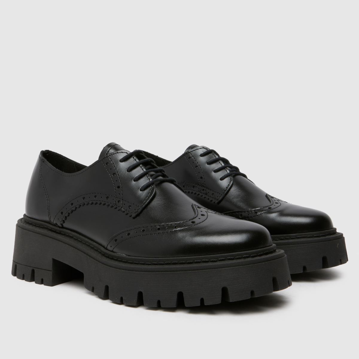 Schuh Liora vastag brogue lapos talpú cipők fekete színben