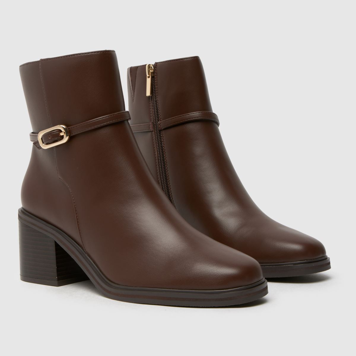 Schuh Briley sarkú csattal ellátott csizma barna színben