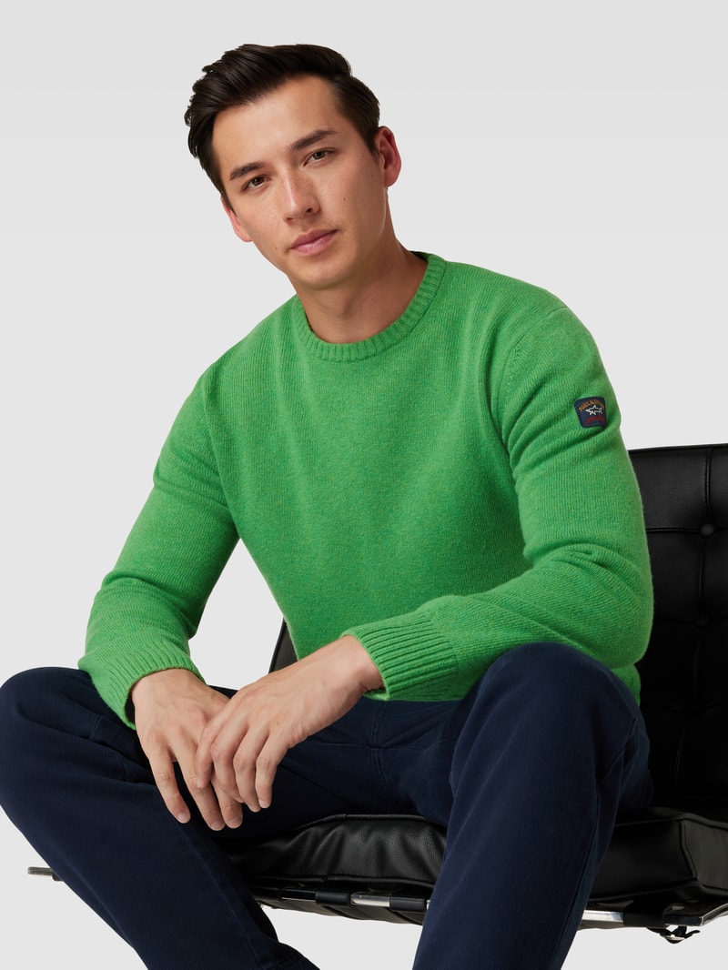 Strickpullover mit Label-Patch in grün