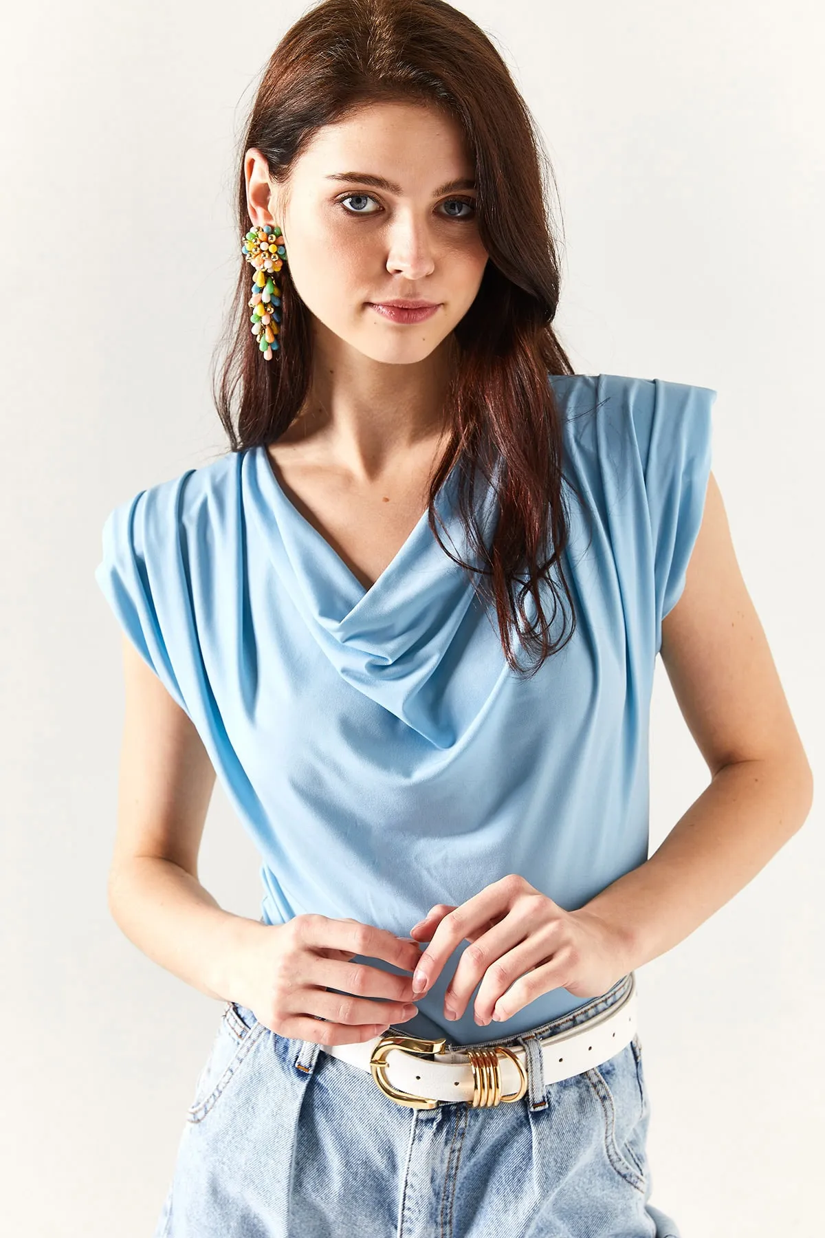 Olalook  Babyblaue, lockere Damenbluse mit gepolstertem Kragen BLZ-19002217