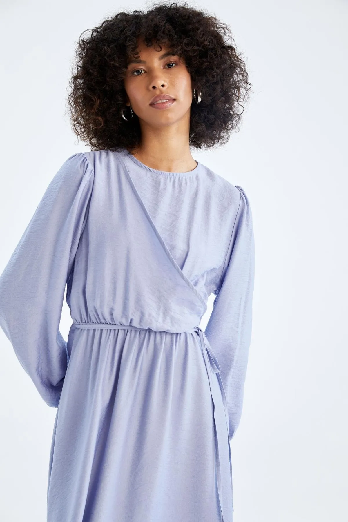DeFacto  A-Linien-Maxi-Langarmkleid mit Rundhalsausschnitt