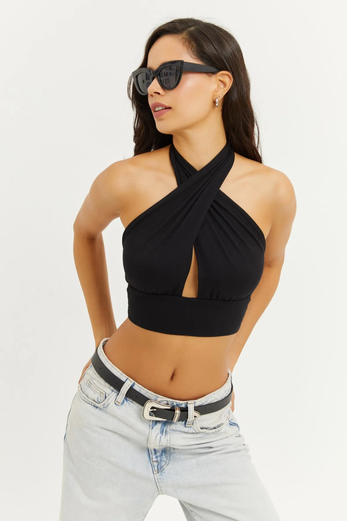 Cool & Sexy  Schwarze Damenbluse mit Rücken- und Nackenbindung EY1472