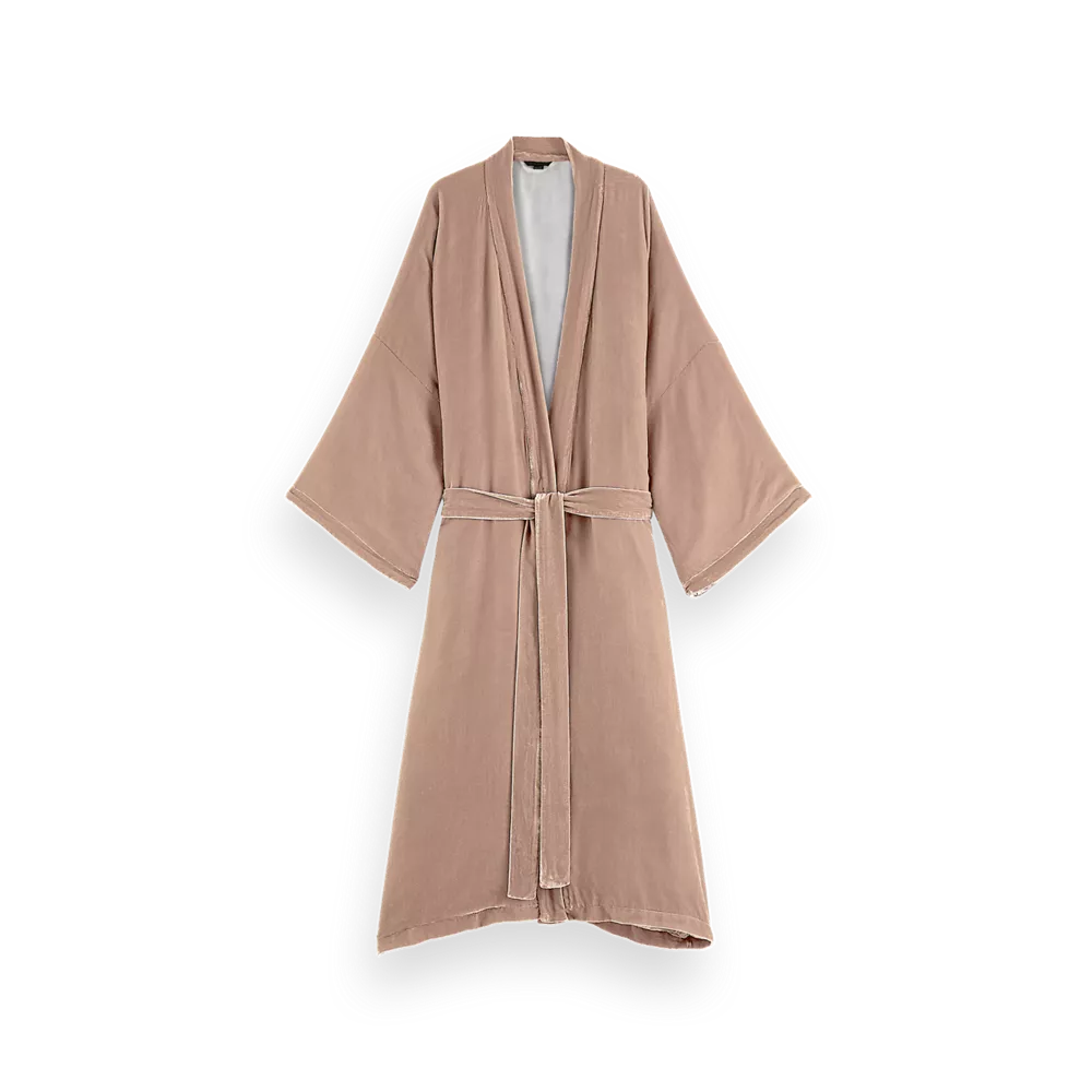 Kimono de la collection House of Rituals Saigon, en velours de soie et viscose.