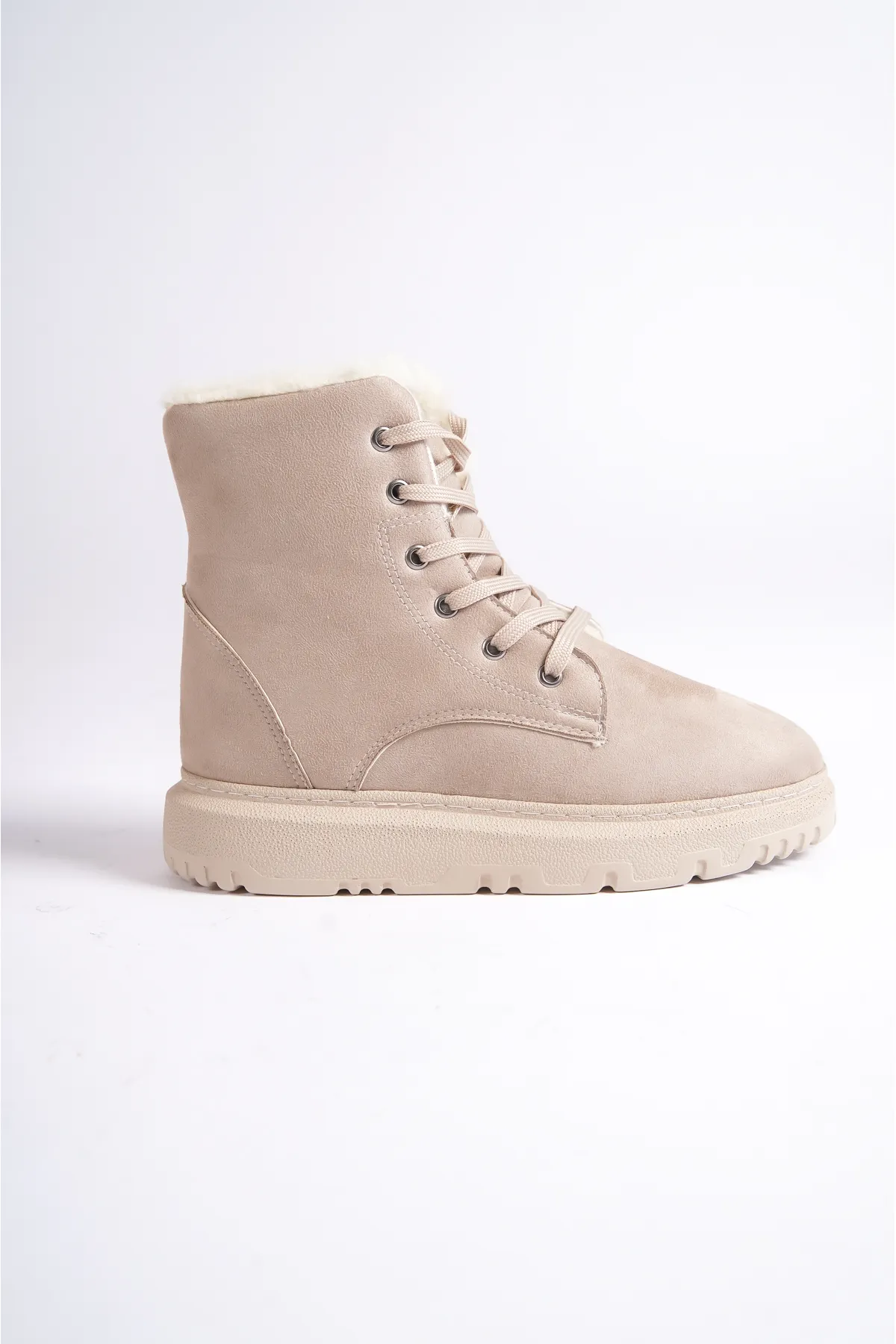 Capone Outfitters  Damenstiefel aus Lammfell mit runder Zehenpartie