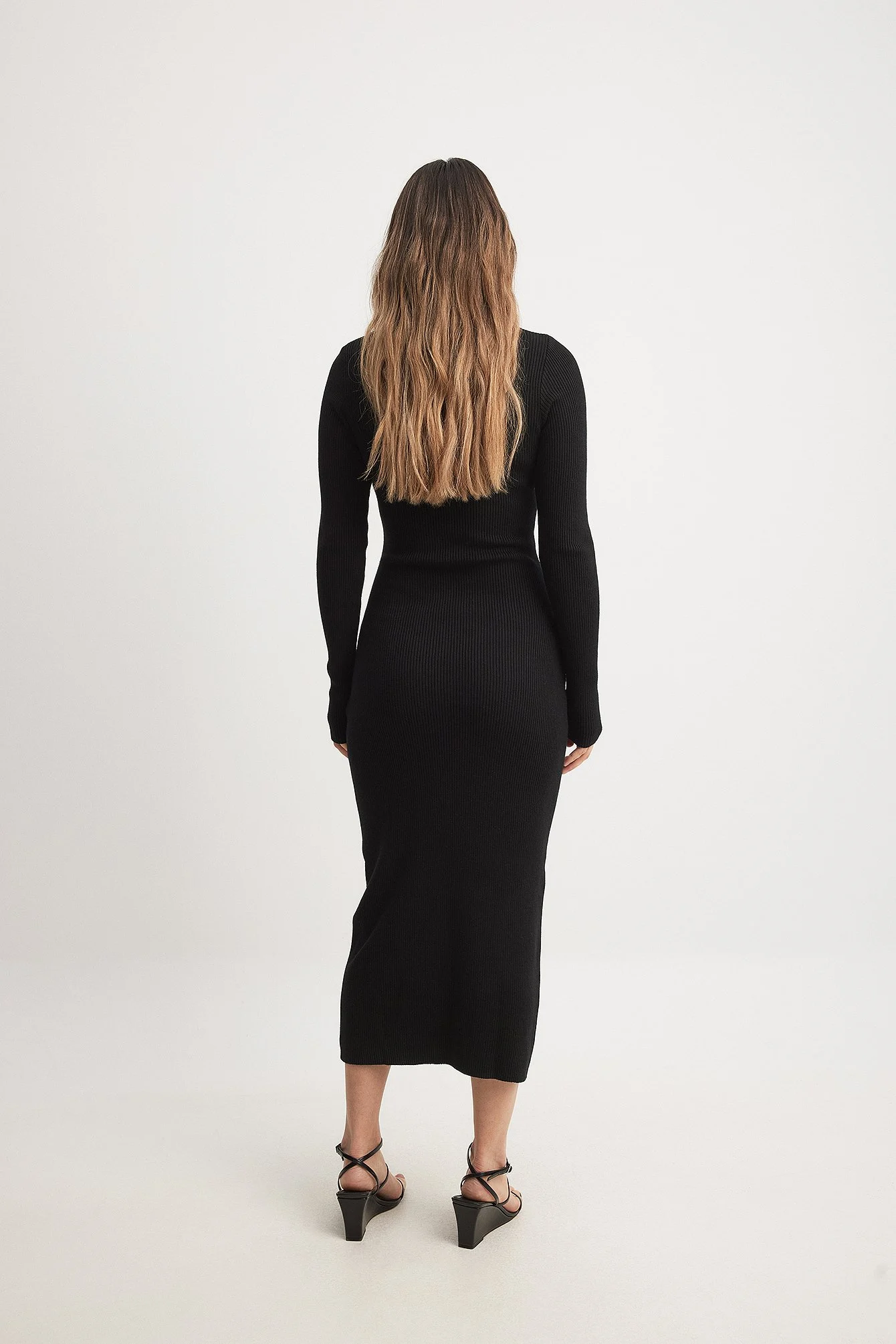 Geripptes Strick-Midikleid
