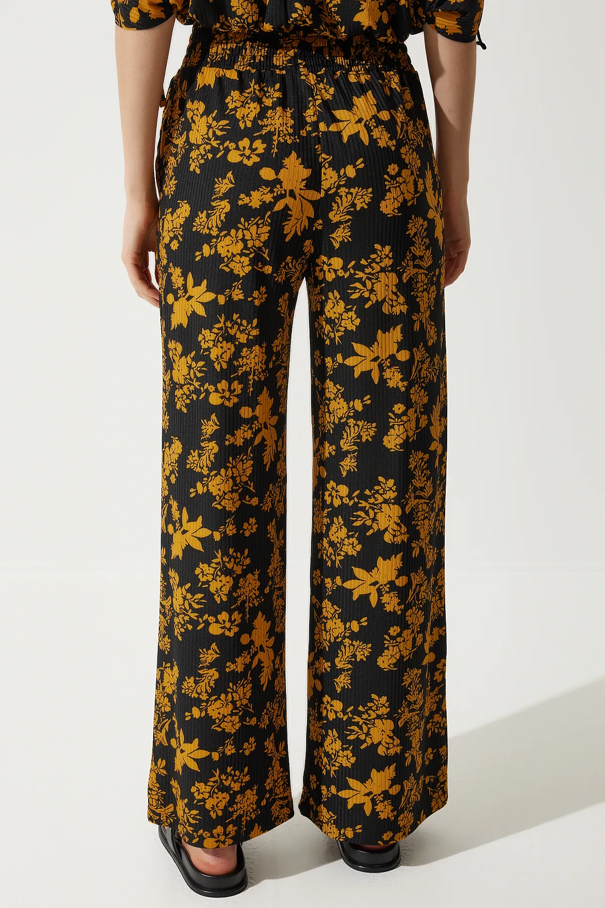 Happiness İstanbul  Schwarzes Senfmuster-Bluse-Palazzo-Strickset für Damen MC00264
