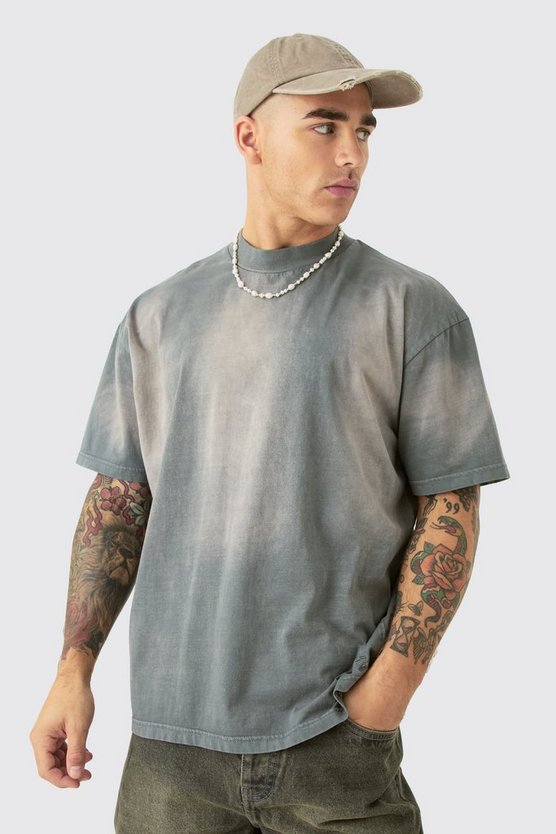 Man Oversized Extended Neck Sun Bleach T-shirt