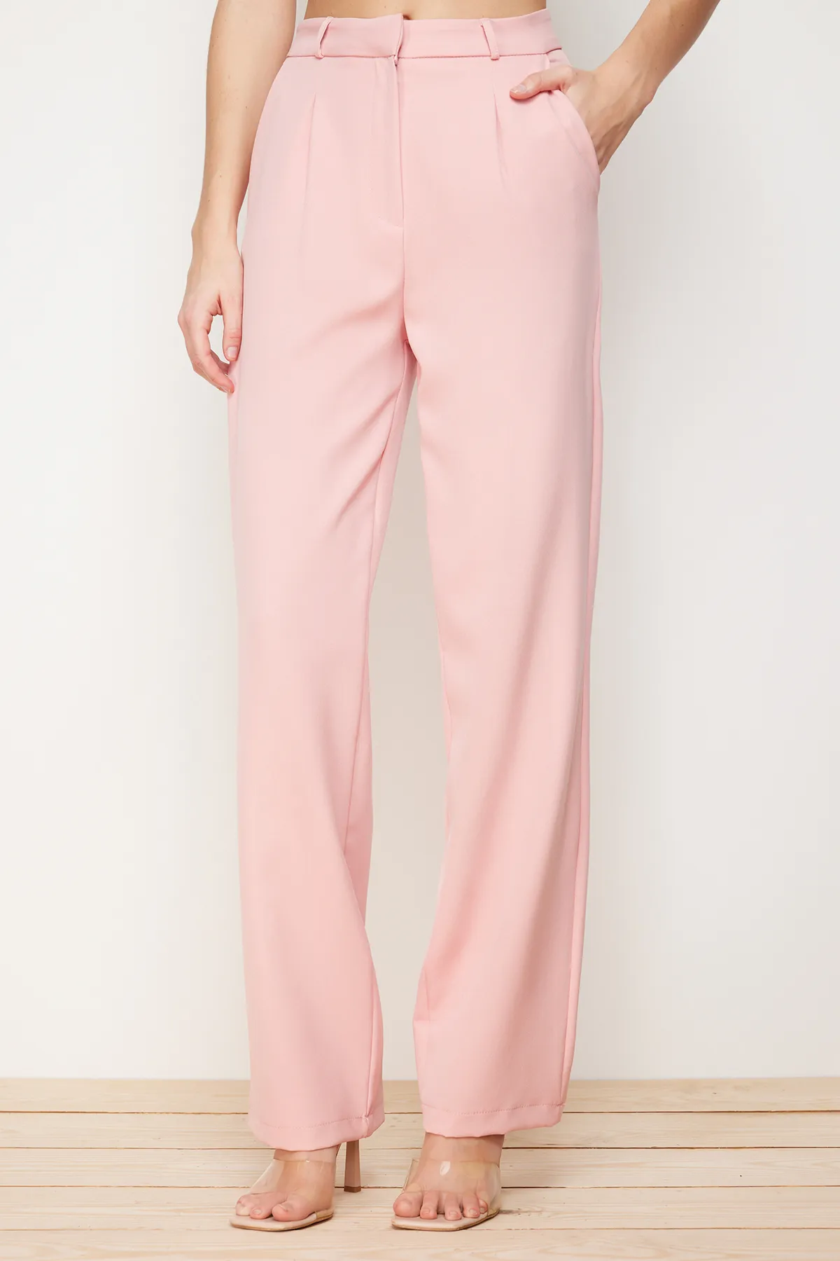 Trendyol Collection  Rosa gerade/gerade geschnittene, plissierte Webhose mit weitem Bein TWOSS21PL0155