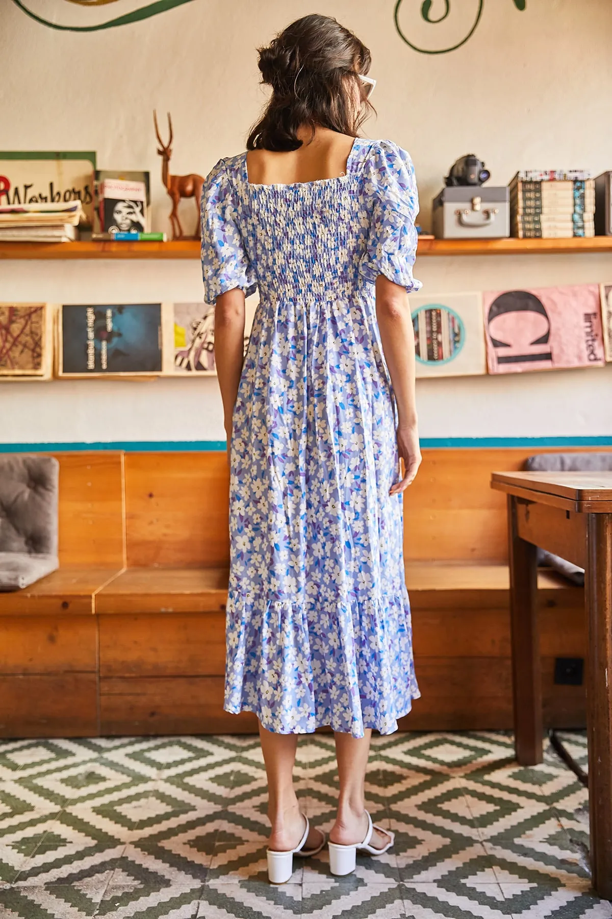 Olalook  Damenkleid aus gewebter Viskose in Blau und Weiß mit Blumenmuster ELB-19001483