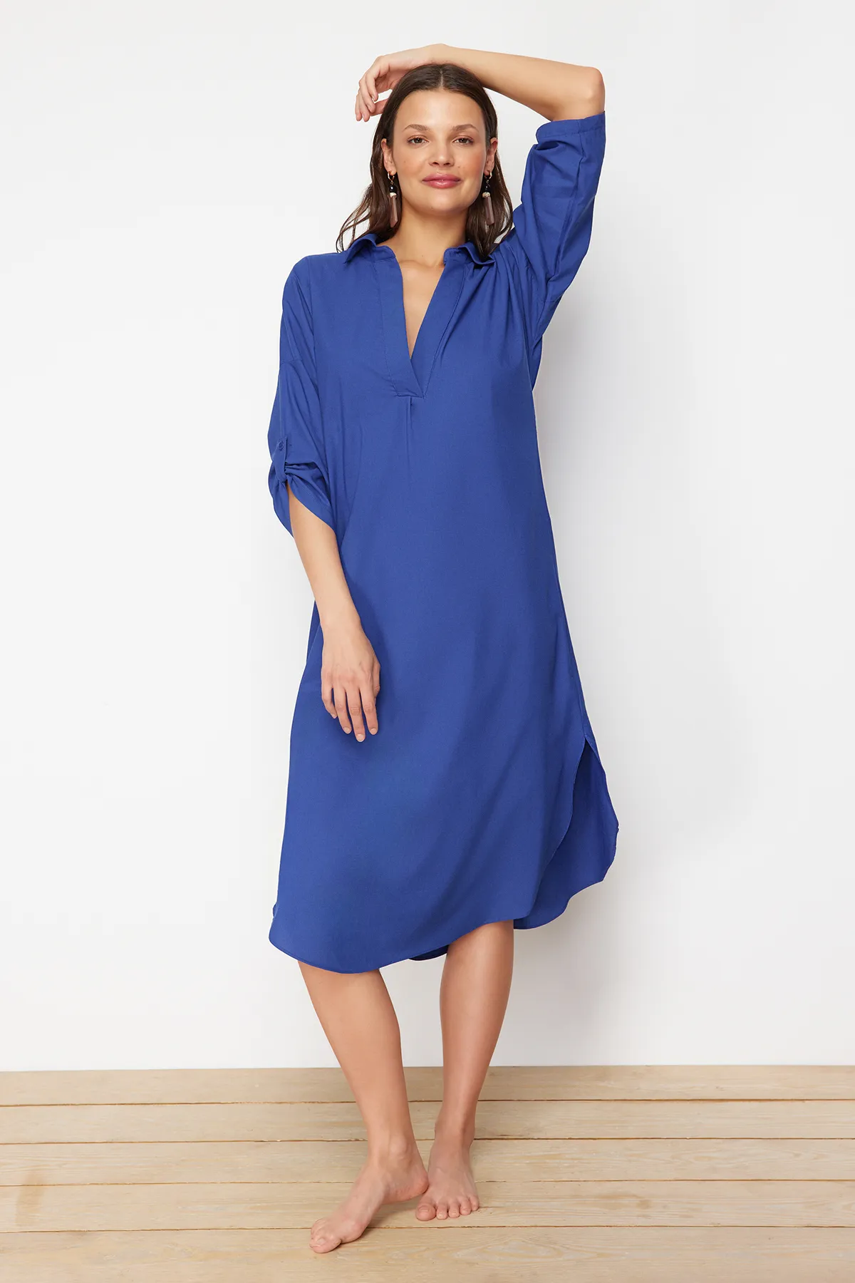 Trendyol Collection  Saks Midi-Strandkleid mit gewebtem Schlitz TBESS21EL3847