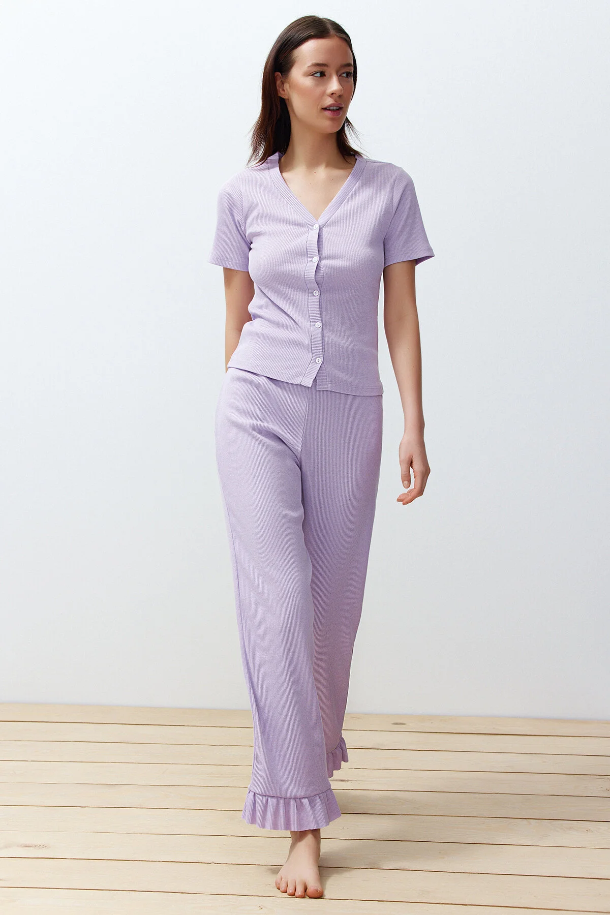 Trendyol Collection  Fliederfarbenes Pyjama-Set aus schnurgebundenem Strick mit Rüschen und Details THMSS24PT00209