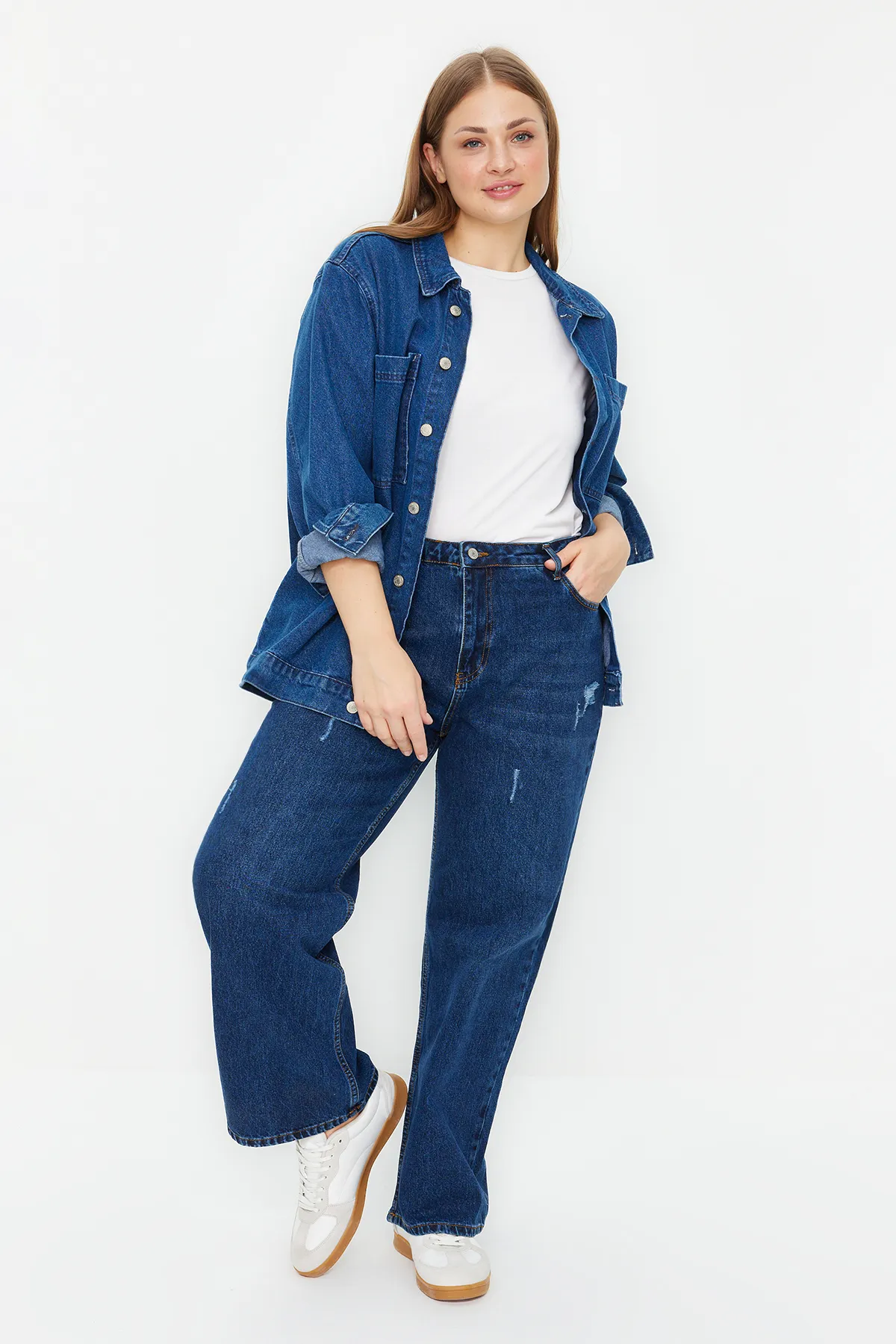 Trendyol Curve  Dunkelblaue, weit geschnittene Jeans mit hoher Taille TBBAW24CJ00069