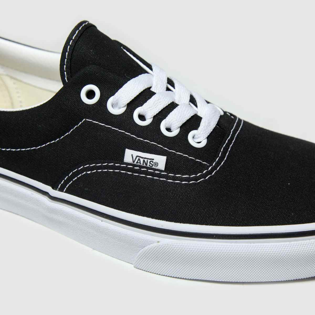 Vans era sneakers i svart och vitt