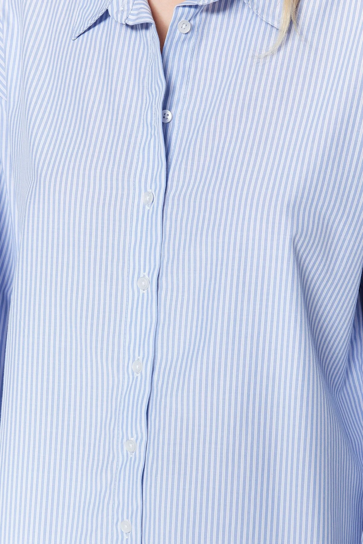Trendyol Collection  Blau gestreiftes, gewebtes Oversize-/Wide-Fit-Hemd TWOSS23GO00144
