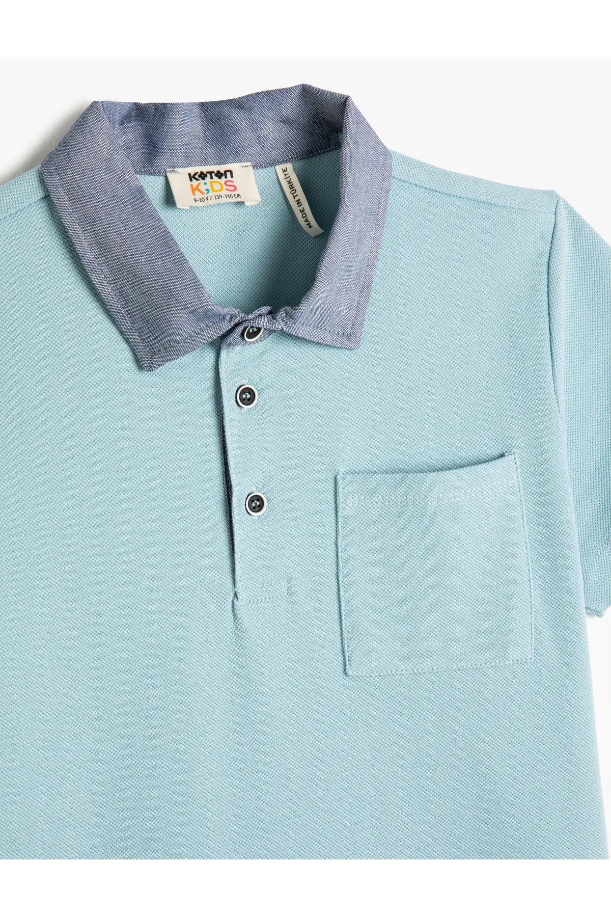 Koton  T-Shirt mit Polo-Ausschnitt, kurzen Ärmeln und einer Tasche aus Baumwolle