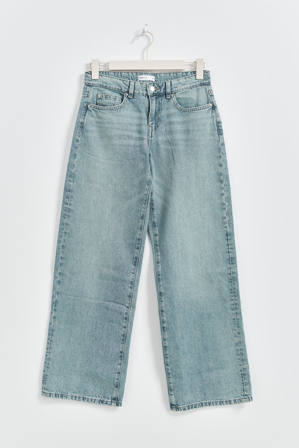 Low wide jeans