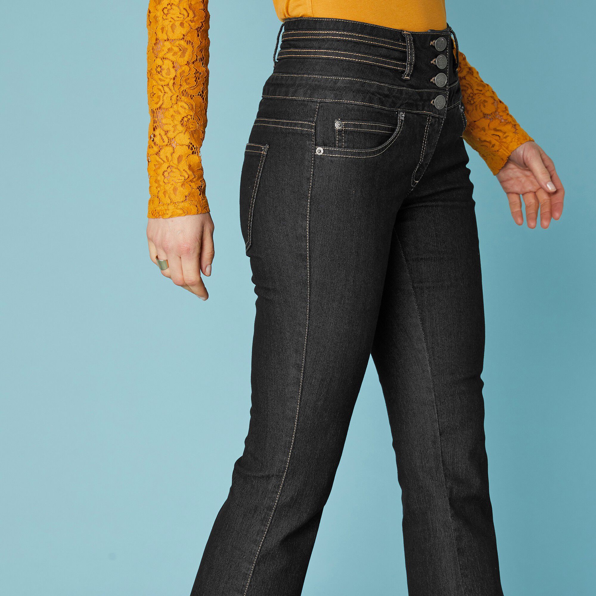Jean coupe boocut taille haute