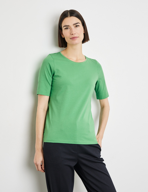 Nachhaltiges T-Shirt mit satiniertem Ausschnitt