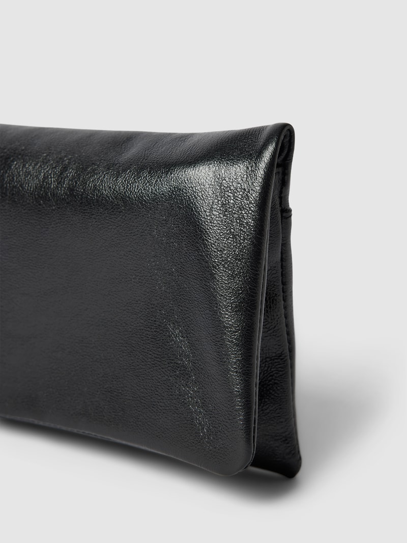 Clutch aus Leder Modell 'Mimosa' in metallic schwarz