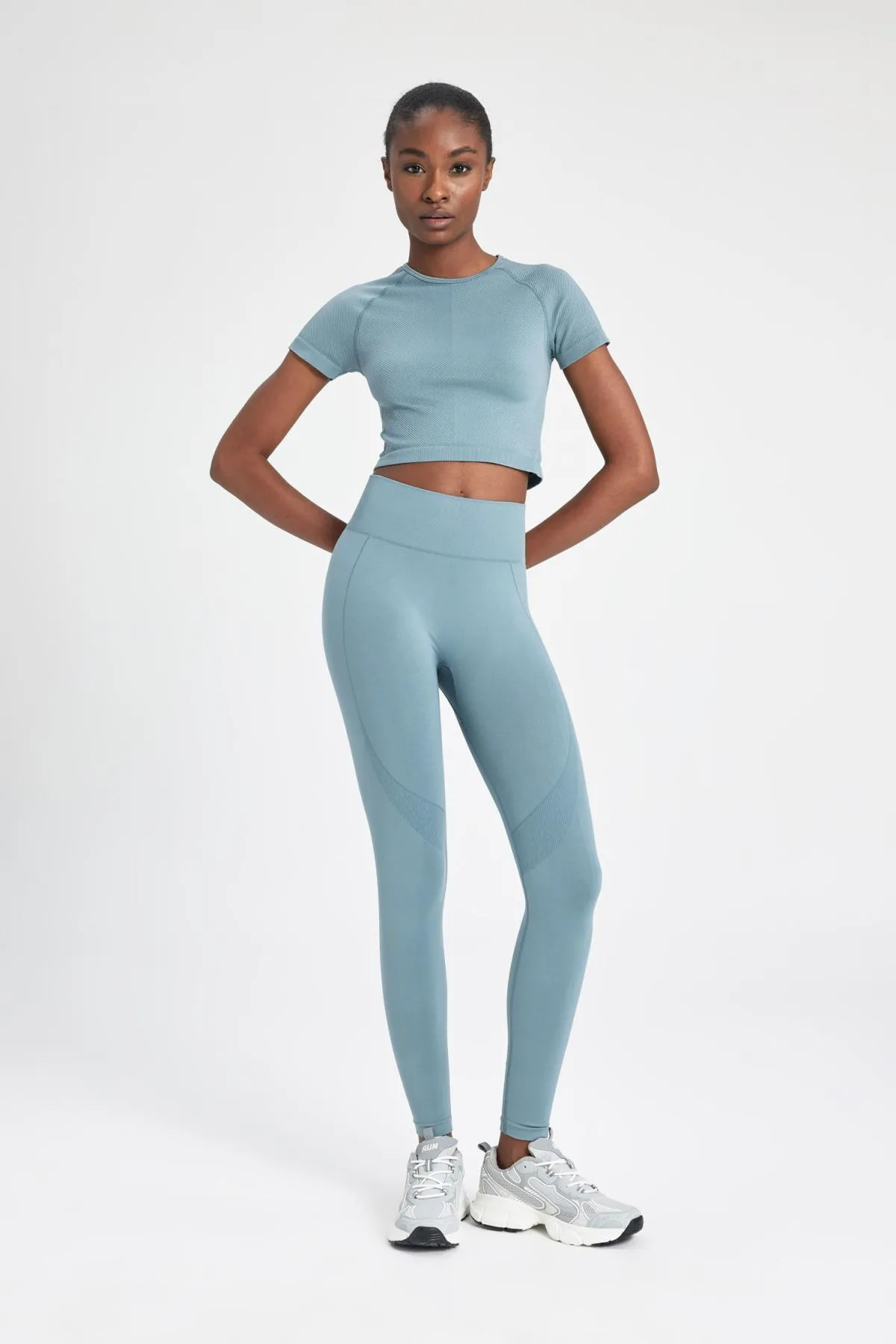 DeFacto  DeFactoFit taillierte, taillierte, nahtlose Sportstrumpfhose B4570AX24SP