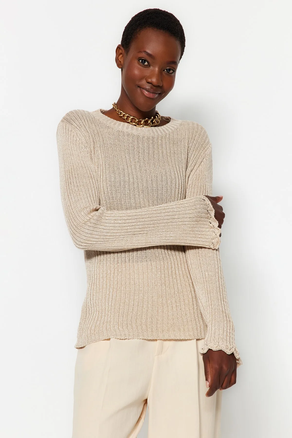 Trendyol Collection  Strickpullover mit Rundhalsausschnitt und Steinglitzer TWOAW24KZ01166