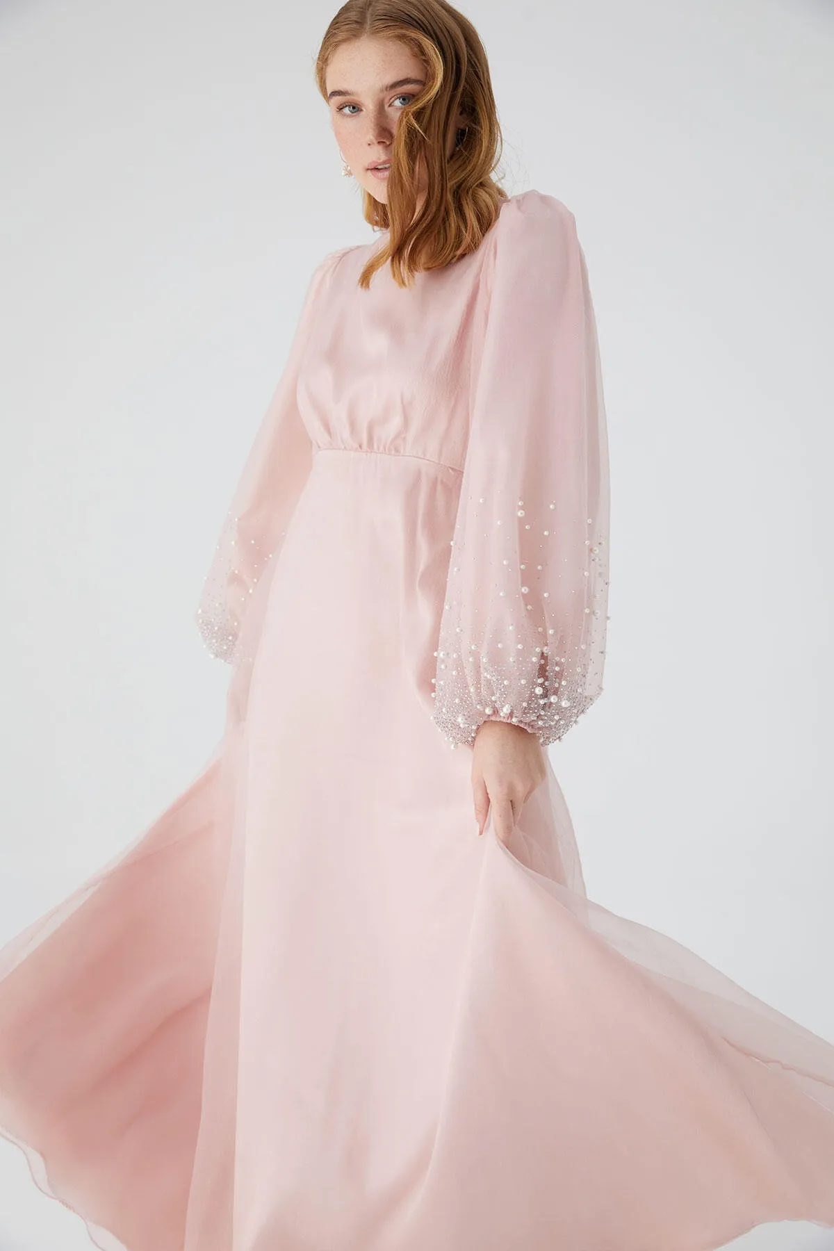 Manuka  Abendkleid aus gesteinigtem Organza in Puder