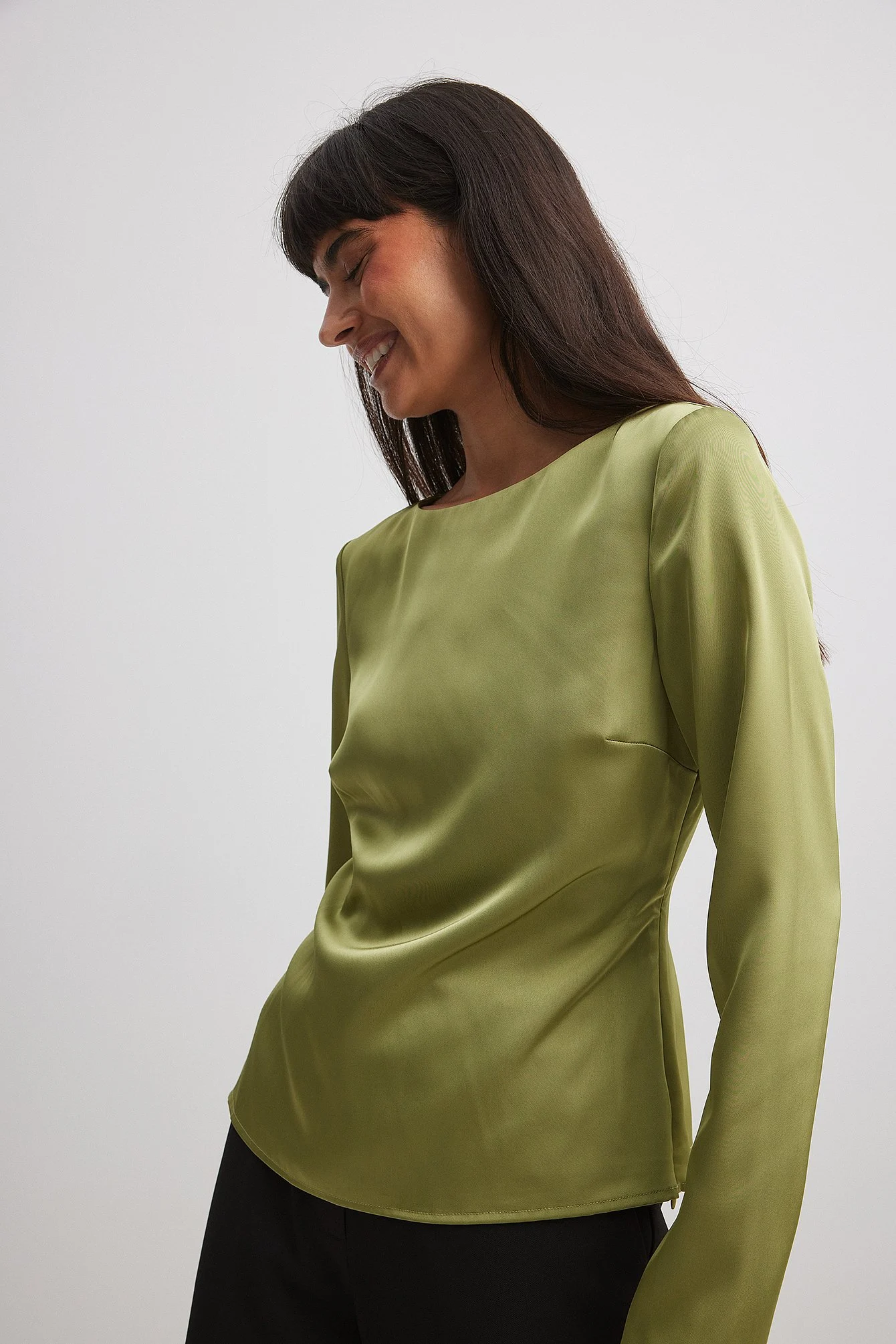 Asymmetrische Bluse mit offenem Rücken