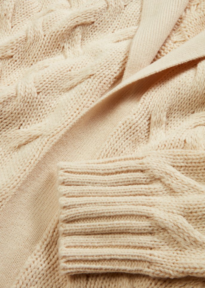 Strickmantel aus Zopfstrick