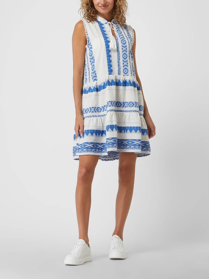 Kleid mit Ikatmuster in weiß