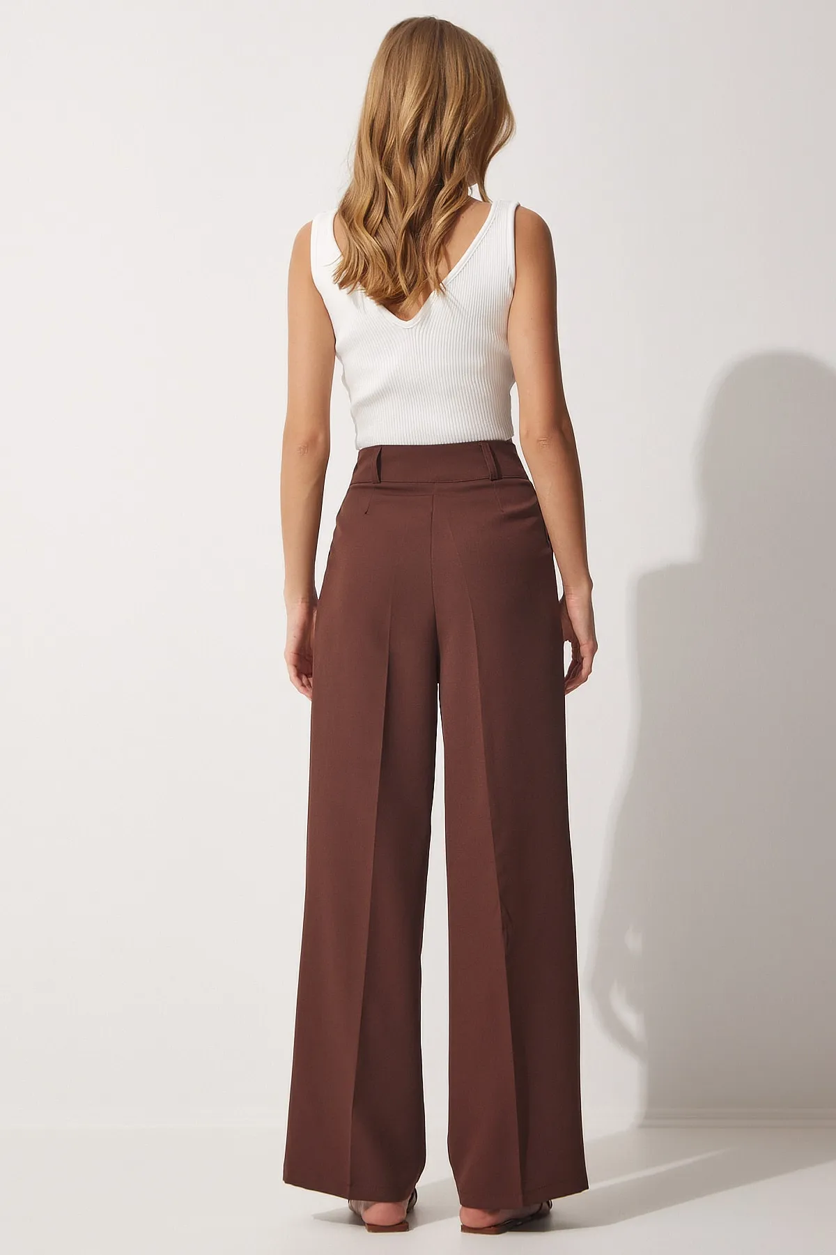 Happiness İstanbul  Maskuline Webhose mit weitem Bein