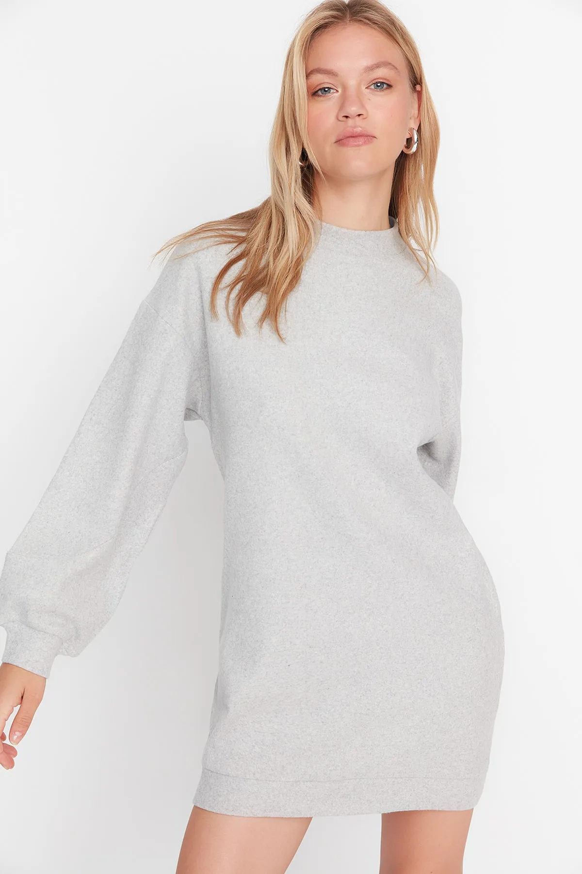 Trendyol Collection  Graues geripptes Mini-Strickkleid TWOAW23EL00185