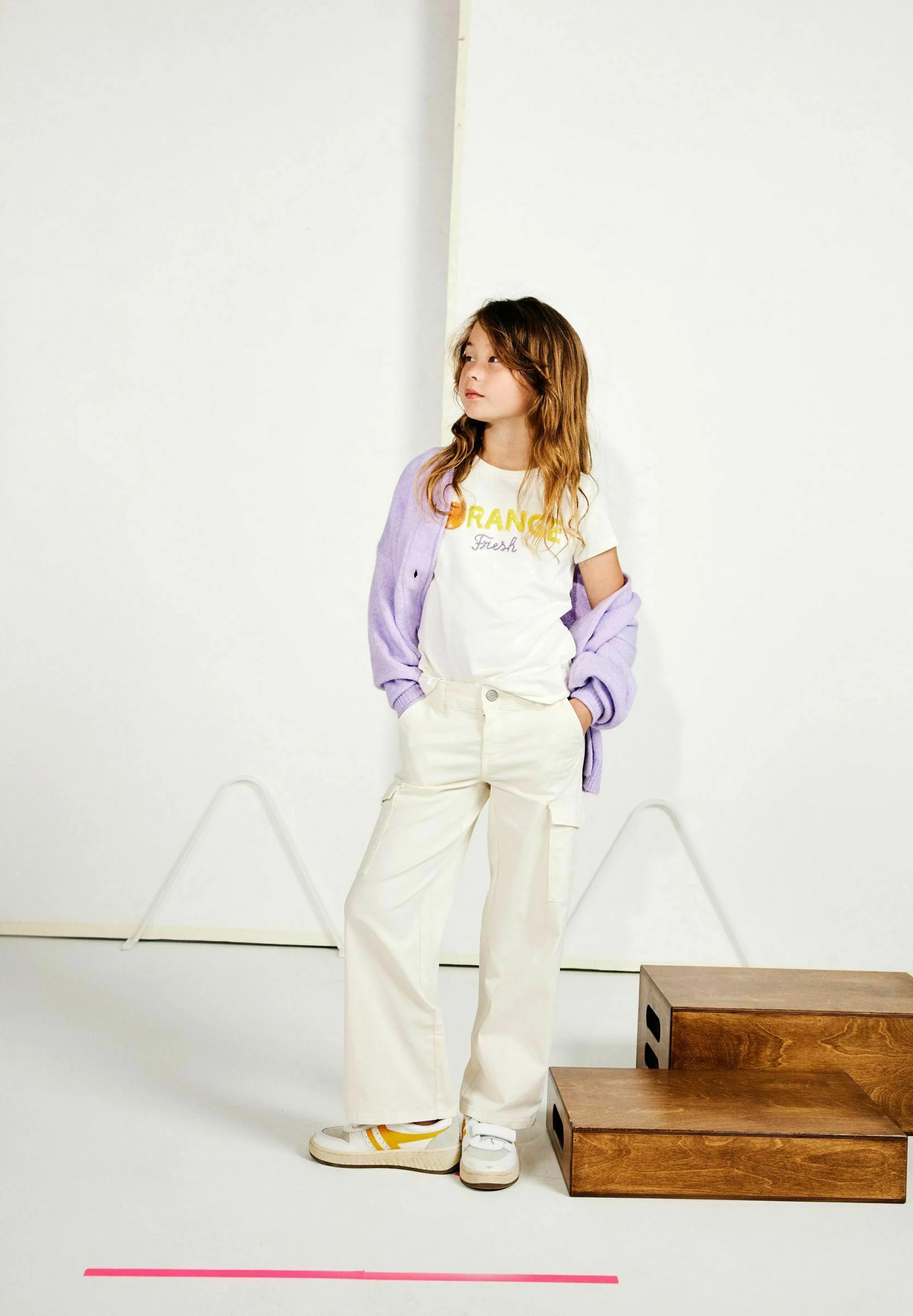 Pantalones cargo con nombre ancho