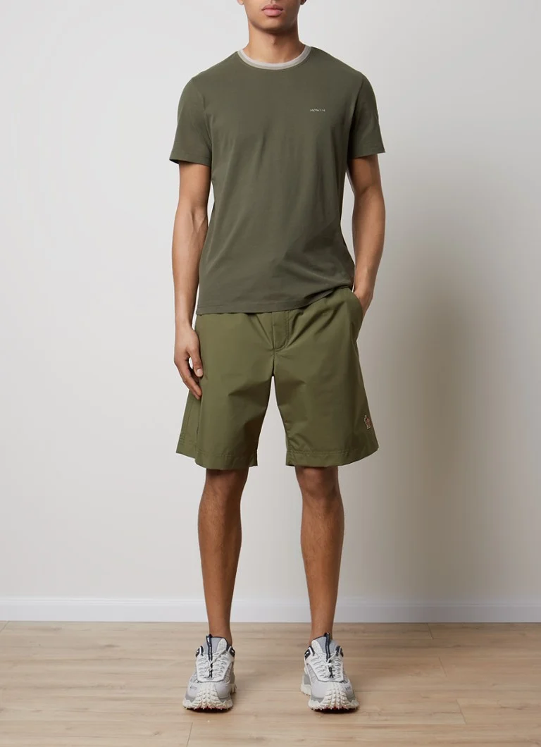 Pantaloni scurți Moncler cu croială dreaptă, buzunare laterale și logo