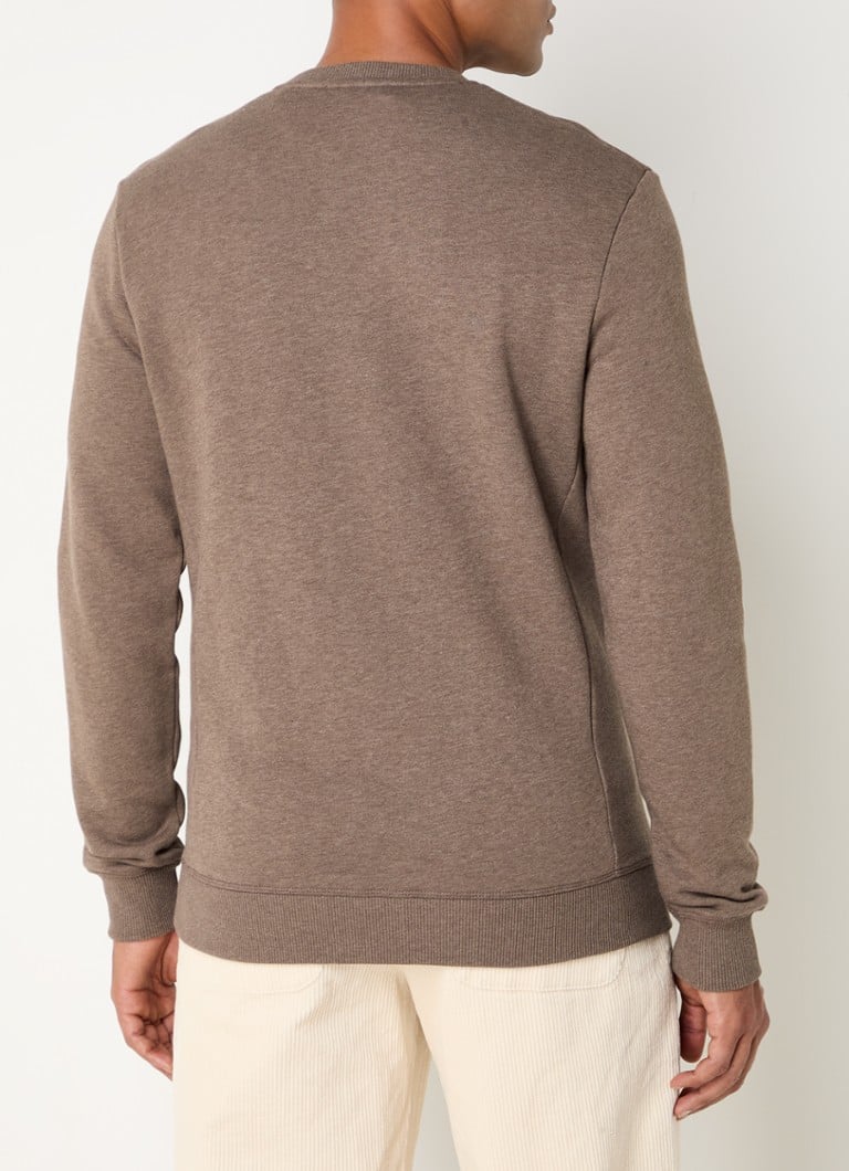 Il maglione con due loghi