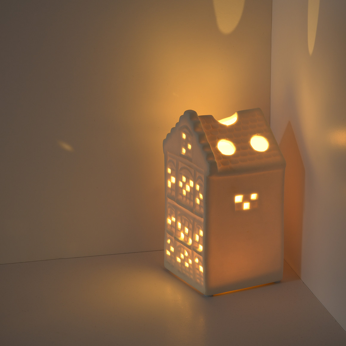 LED-Deko-Haus aus Porzellan weiss