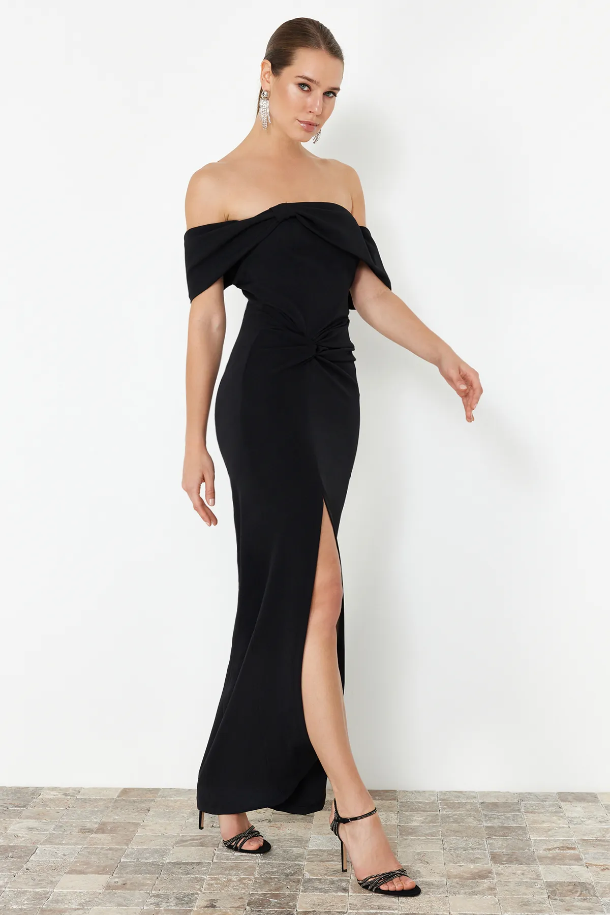 Trendyol Collection  Schwarzes gewebtes langes Abendkleid TPRSS24AE00131