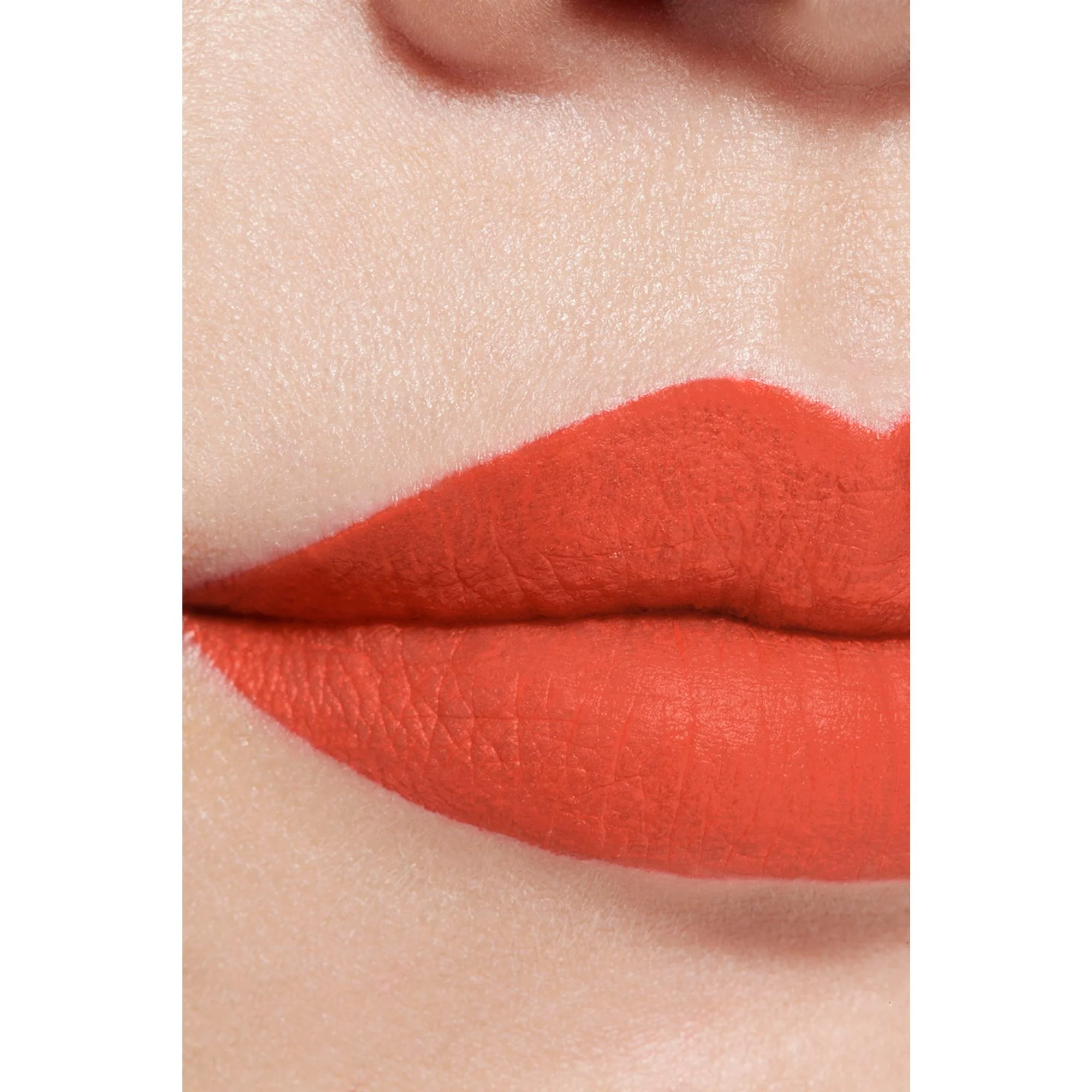 ROUGE ALLURE LIQUID VELVET - ULTRA DUGOTRAJNI, INTENZIVNI MAT TEKUĆI RUŽ ZA USNJE