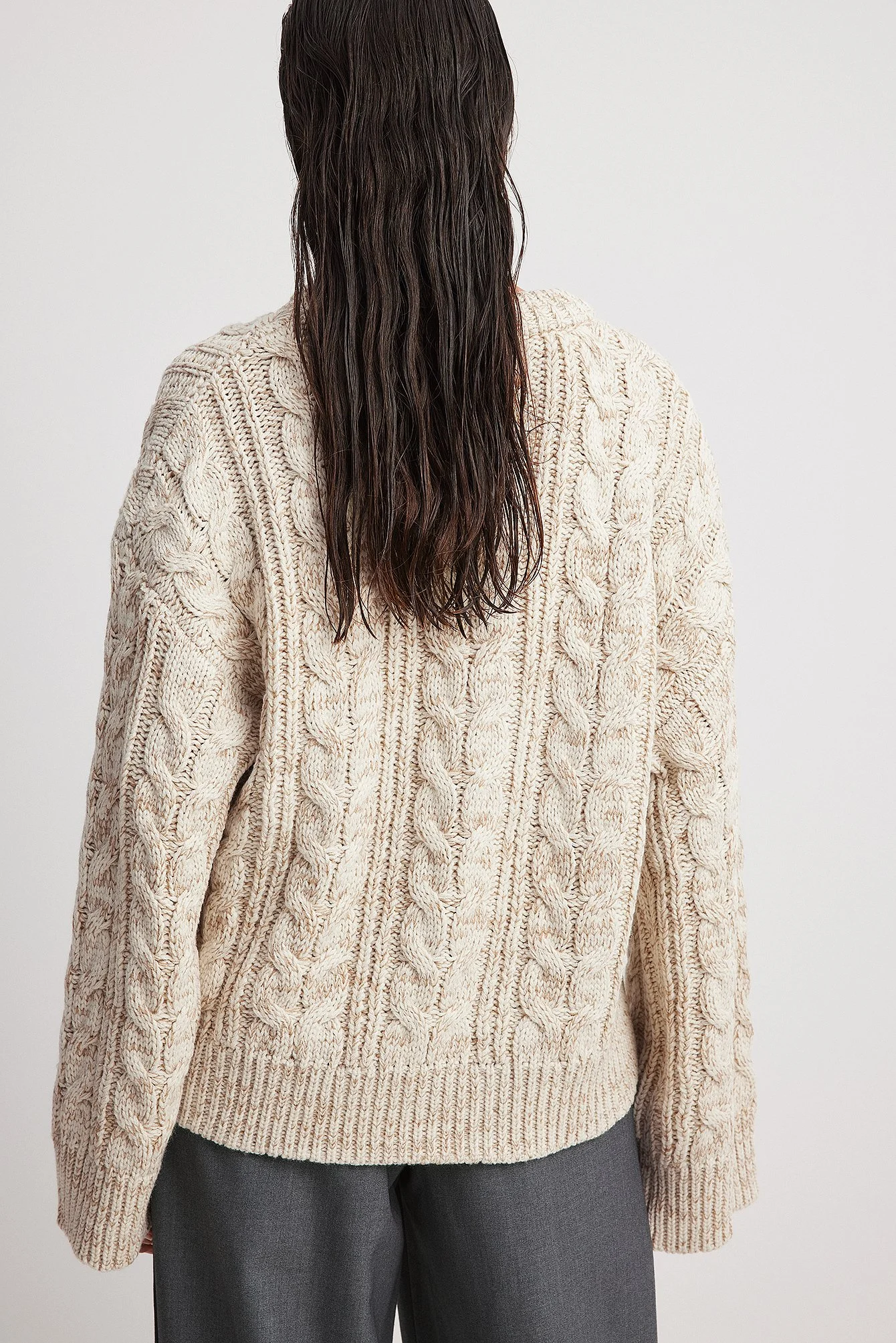 Oversize Pullover mit Zopfmuster