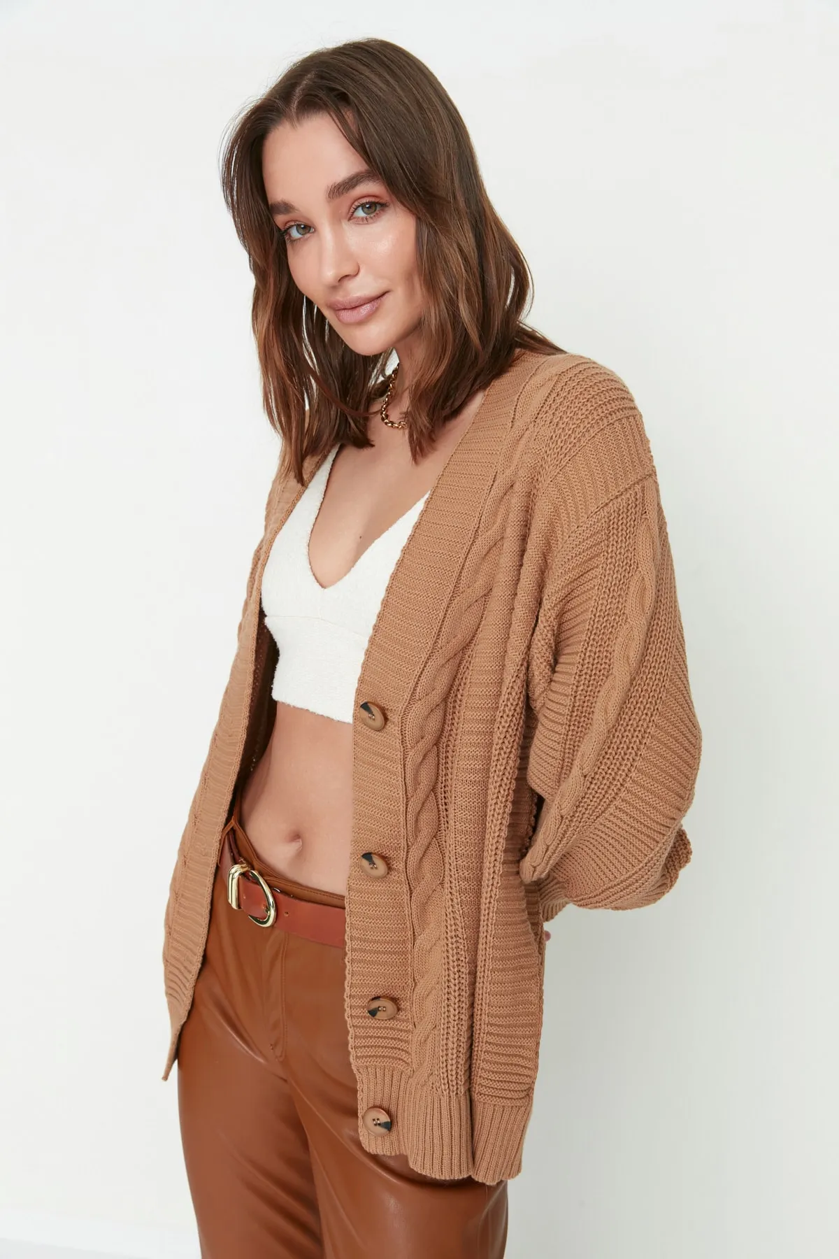 Trendyol Collection  Kamelfarbener Strickcardigan mit weiter Passform TWOAW22HI0176