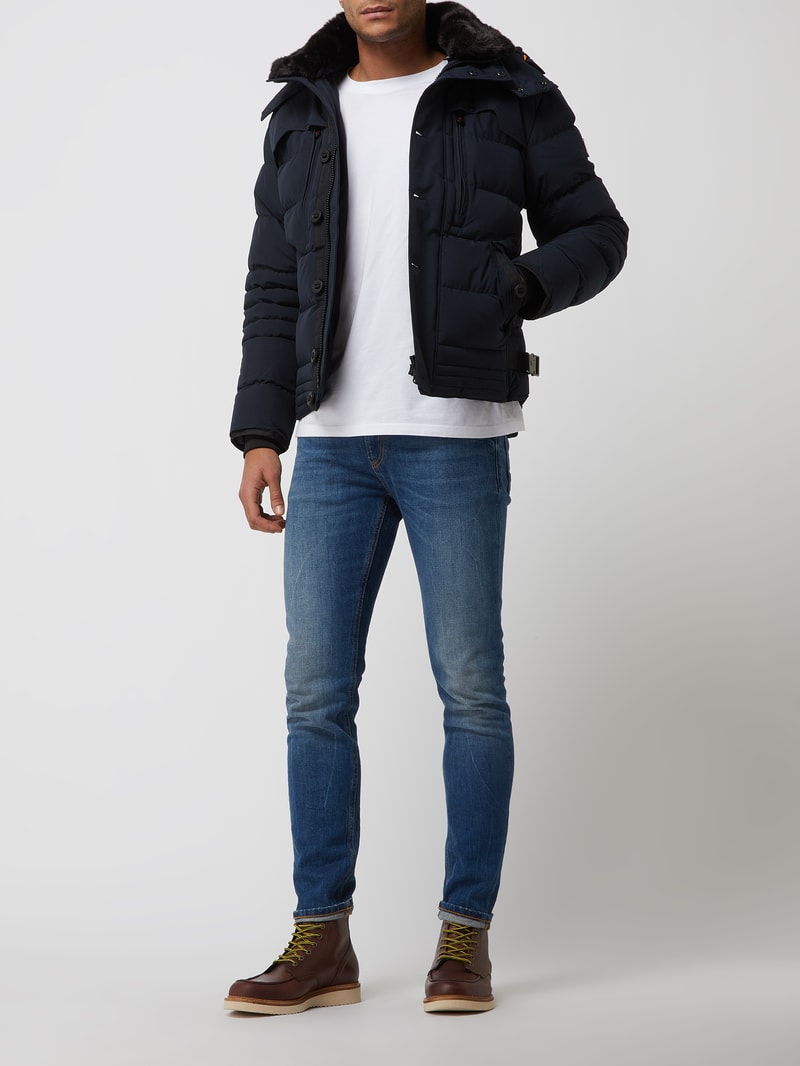 Steppjacke mit Label-Patch in marineblau