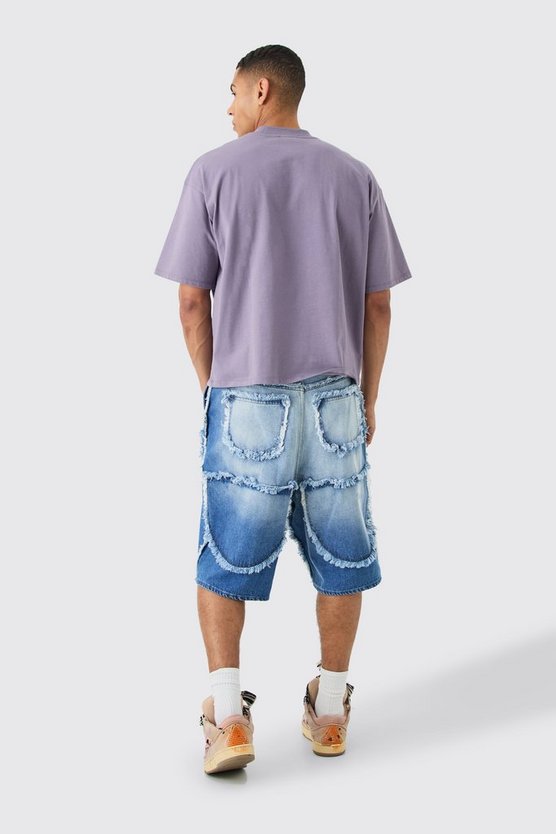 Hellblaue Jorts mit ausgefranstem Saum