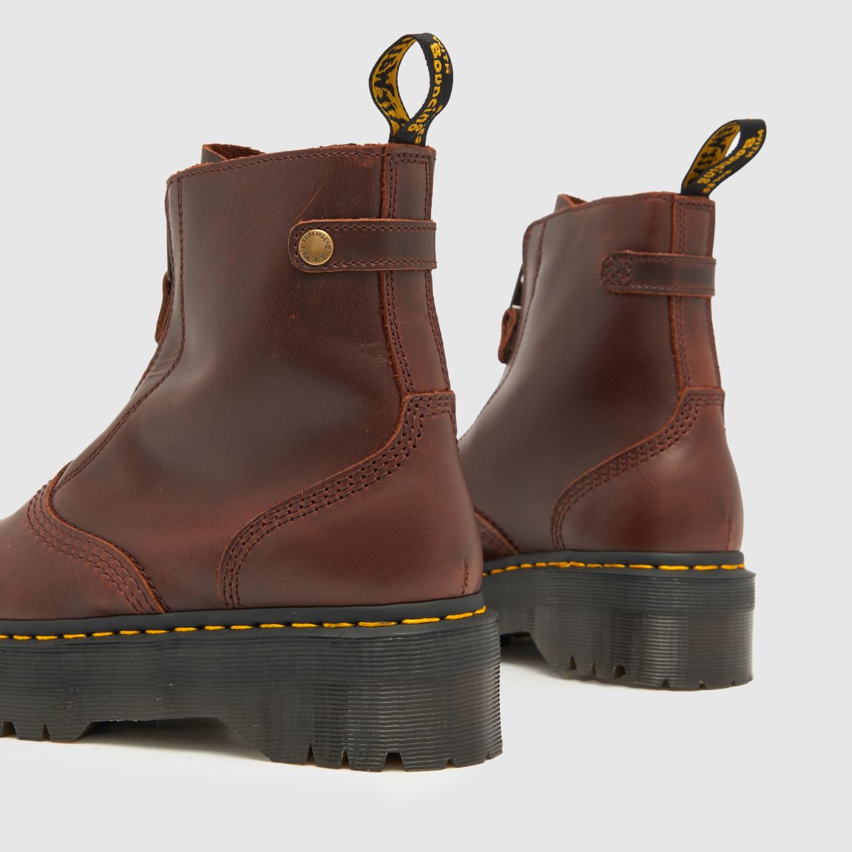 Dr Martens – Bruna Jetta-stövlar