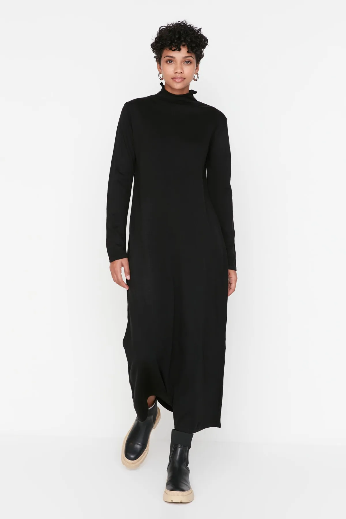 Trendyol Modest  Schwarzes Rollkragen-Strickkleid TCTAW23EB00001