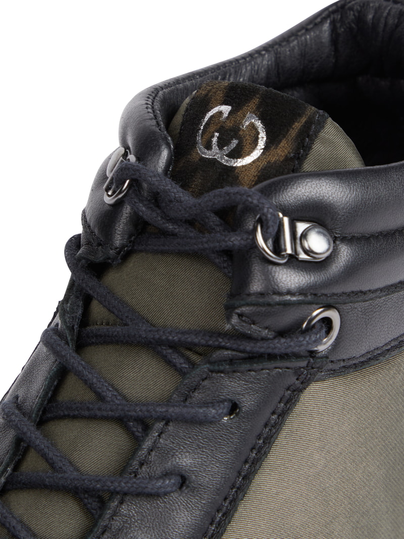Plateau-Sneaker aus Leder mit Leopardenmuster in schwarz
