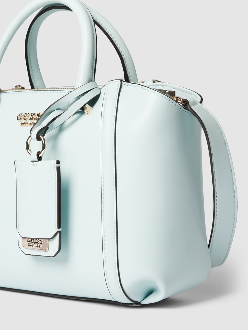 Handtasche mit Label-Applikation in metallic Modell 'LEIE' in hellblau