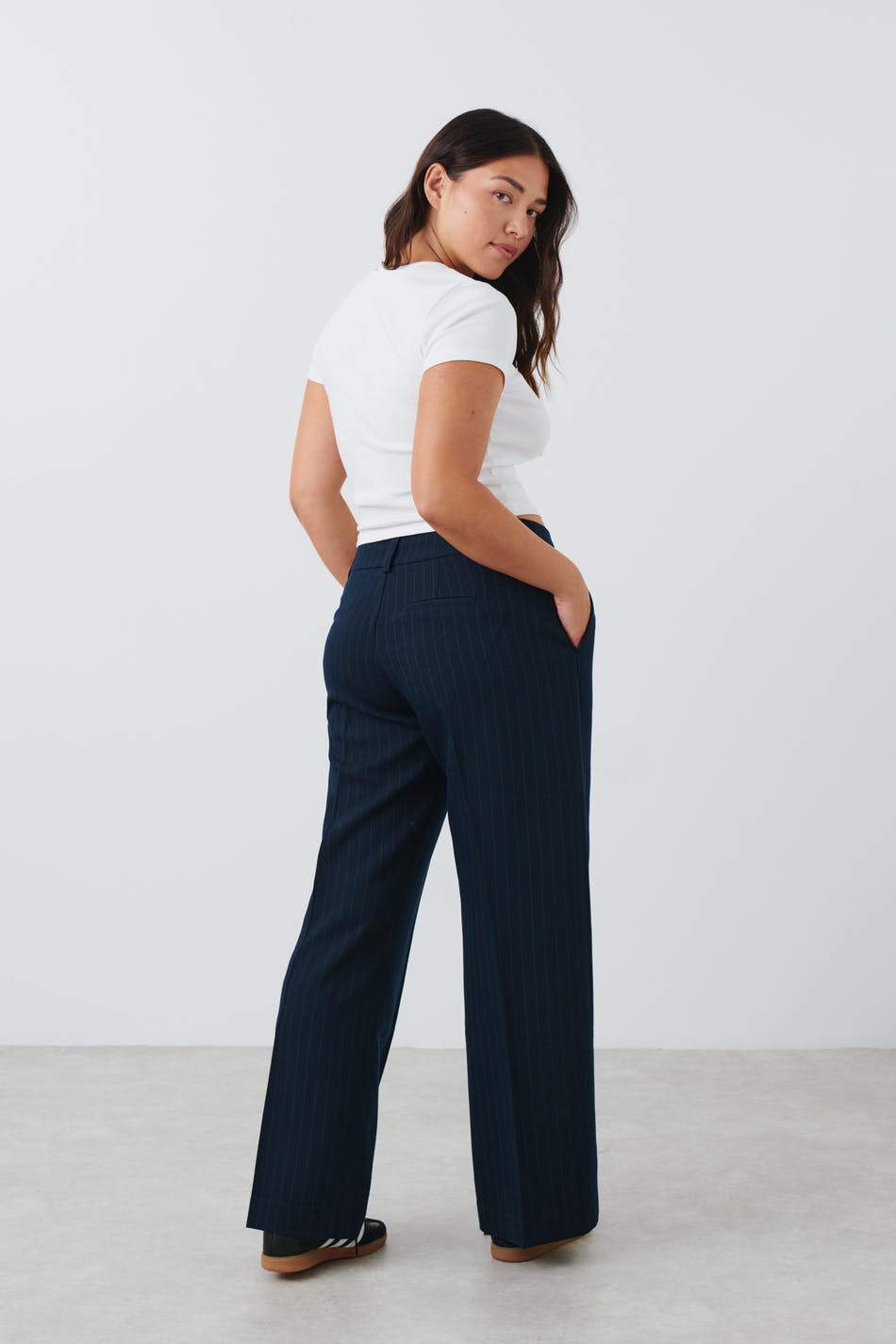 Low waist trousers