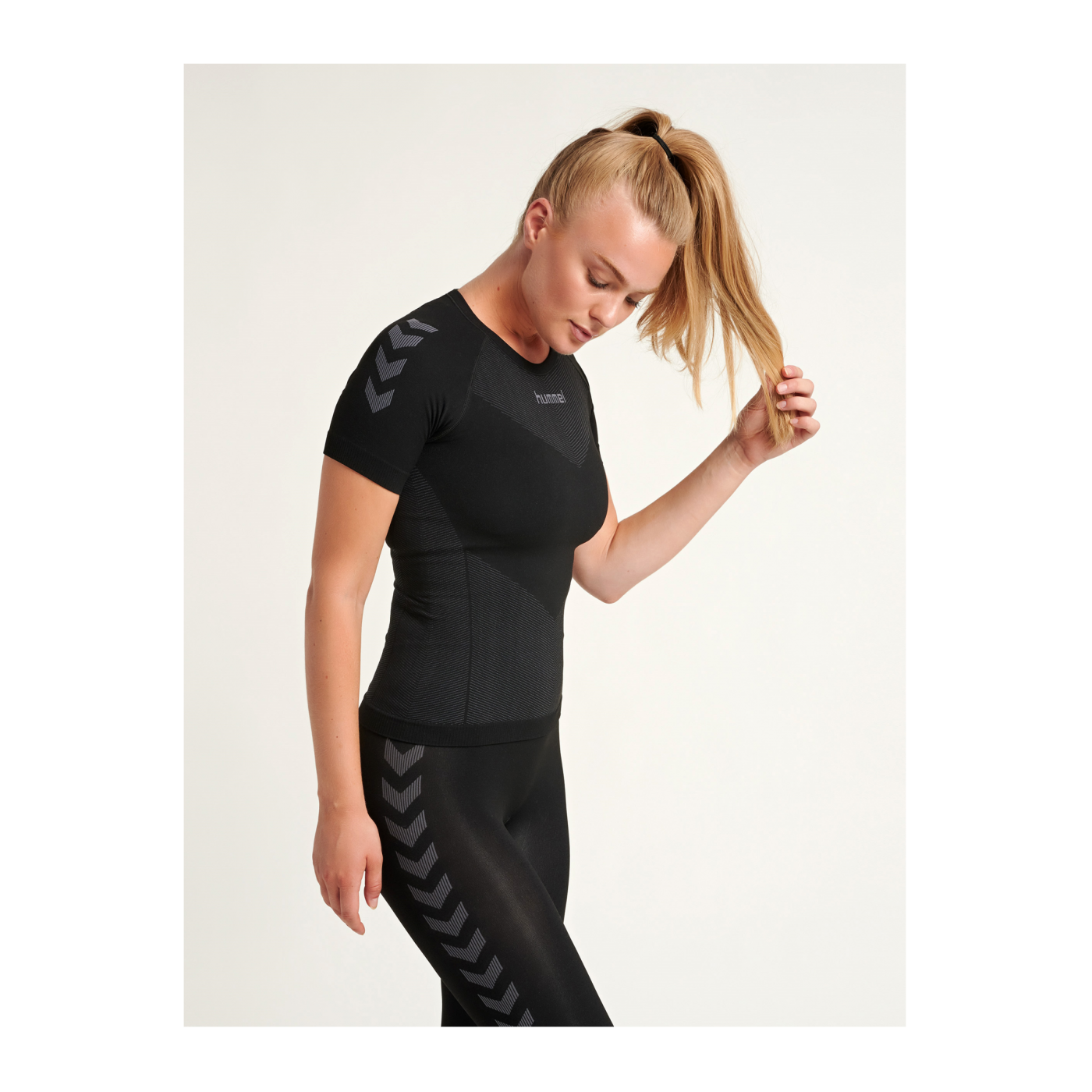 Hummel First Seamless T-Shirt Damen Schwarz F2001