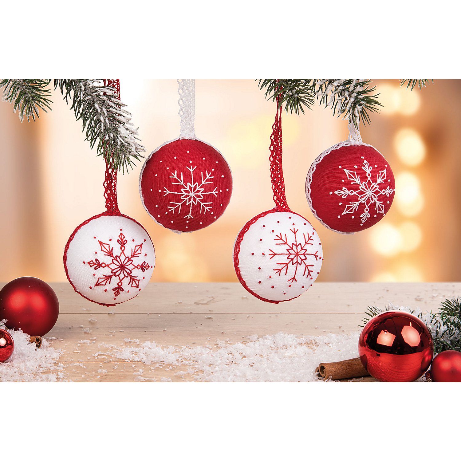 buttinette Weihnachtskugeln 