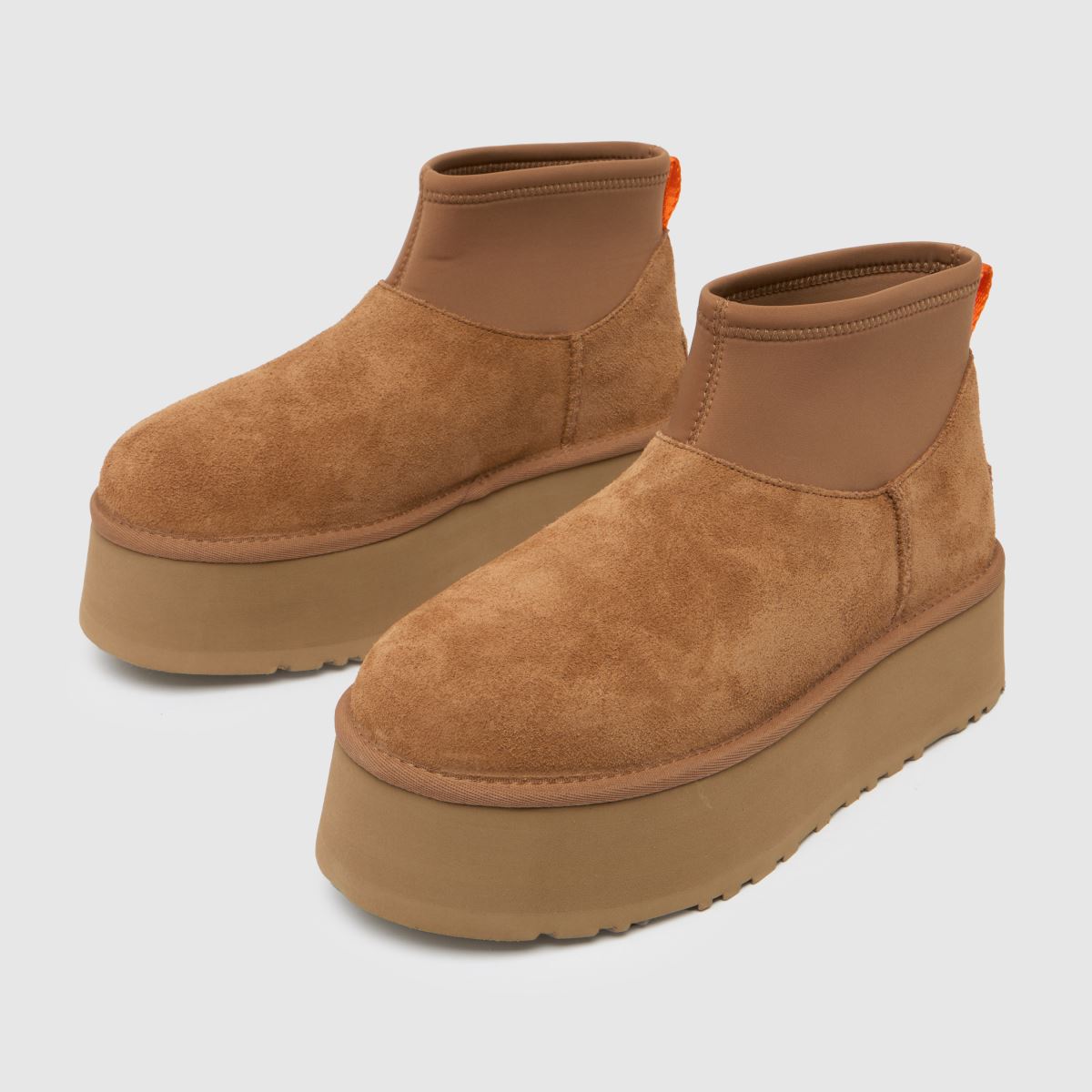 UGG – Klassiska mini-stövlar i kastanjebrun färg
