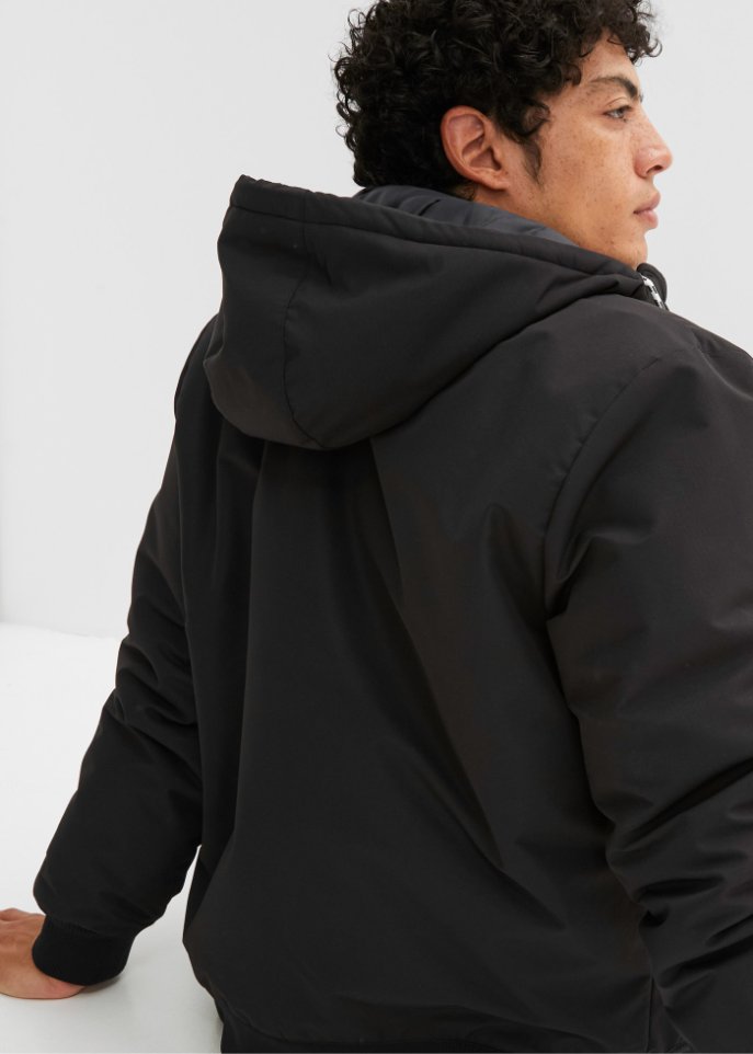 Winterjacke mit Kapuze und recyceltem Polyester